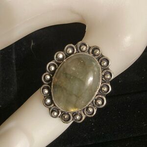 Vintage Oval iridescent labradorite conch ring size approximately 7.5